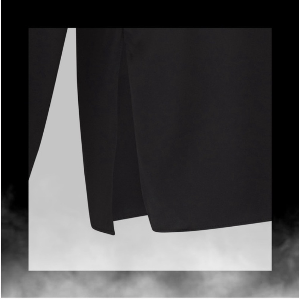 SKIMS 95% Silk Open Neckline Sleep Top - Picture 3 of 5